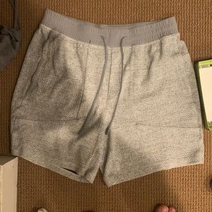 Lululemon At Ease Shorts Size Large 7” inseam